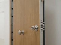 4 señales de que tu puerta necesita mantenimiento urgente antes de que se bloquee