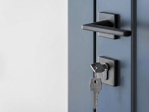 6 motivos por los que una puerta puede quedarse bloqueada aunque tengas la llave