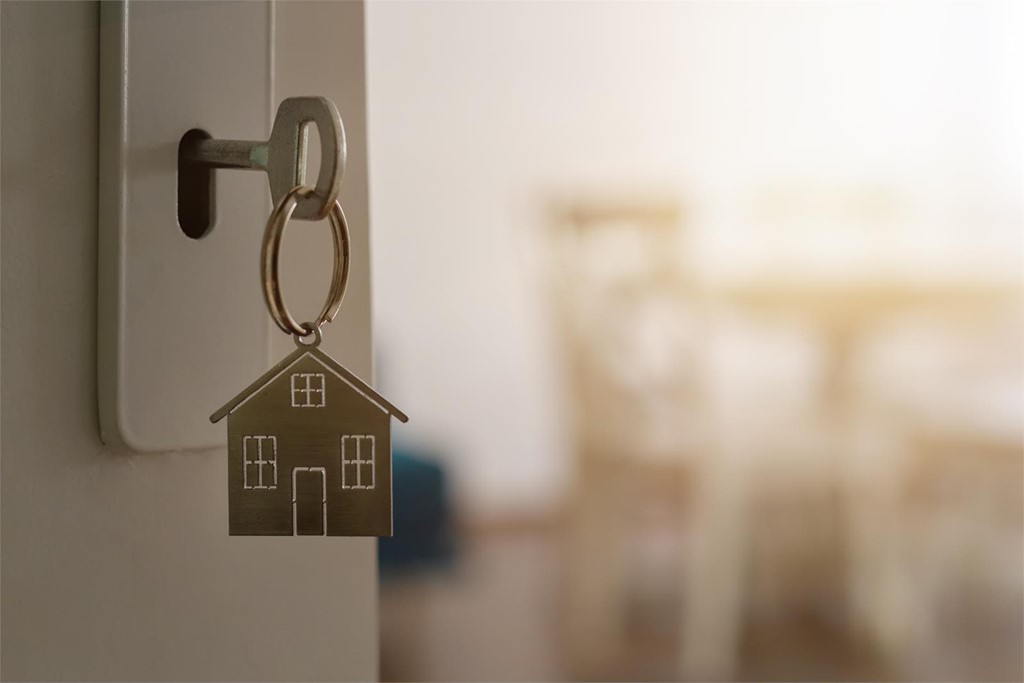 ¿Es recomendable cambiar la cerradura cuando compro una casa?