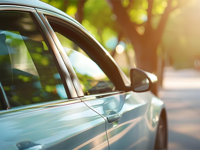¿Por qué no debes intentar abrir tu coche con una percha o un método casero?